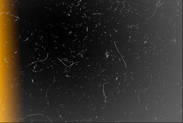 Rayas superposiciones de textura en un negro.